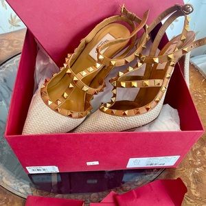 Authentic Valentino Rockstud T strap Shoes in excellent condition, worn 2x only